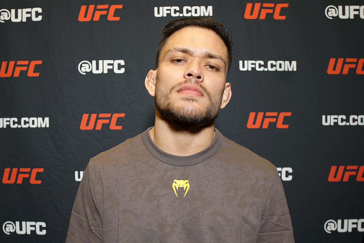 Elves Brenner durante o Media Day do UFC Vegas 108