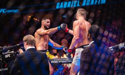 Gabriel Marretinha e Stephen Thompson se cumprimentam após o combate