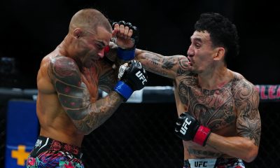 Max Holloway e Dustin Poirier durante a luta principal do UFC 318