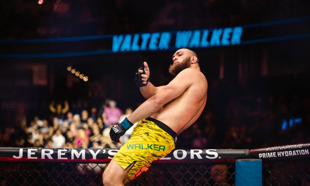 Valter Walker afia a trocação em treino com top 3 do UFC; veja