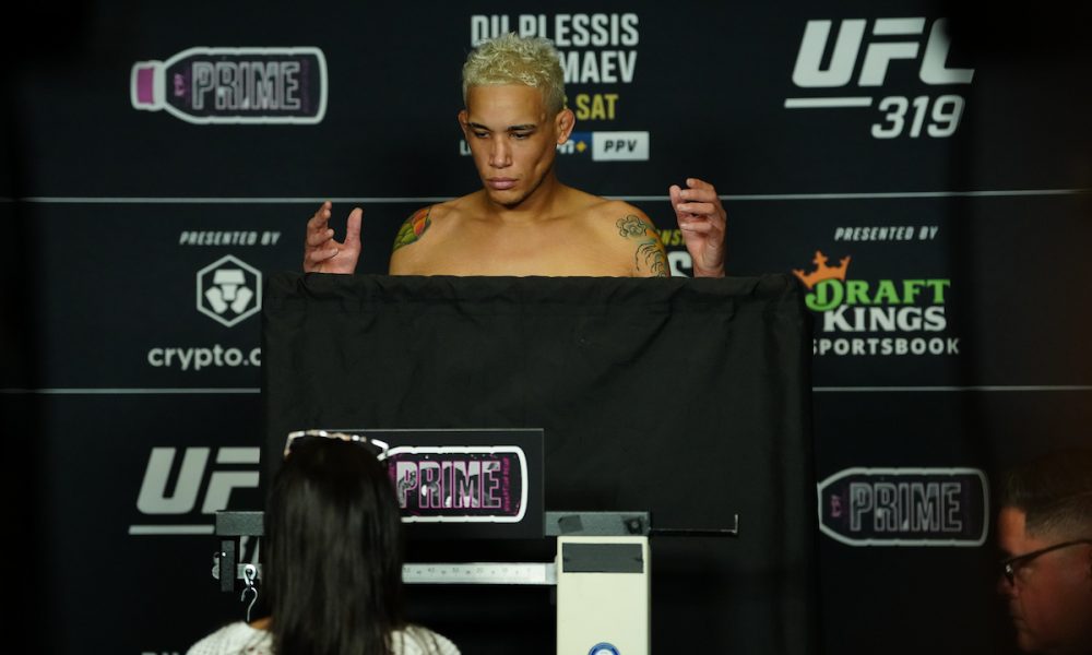 Bruxa solta! UFC 319 perde mais um combate na véspera do evento