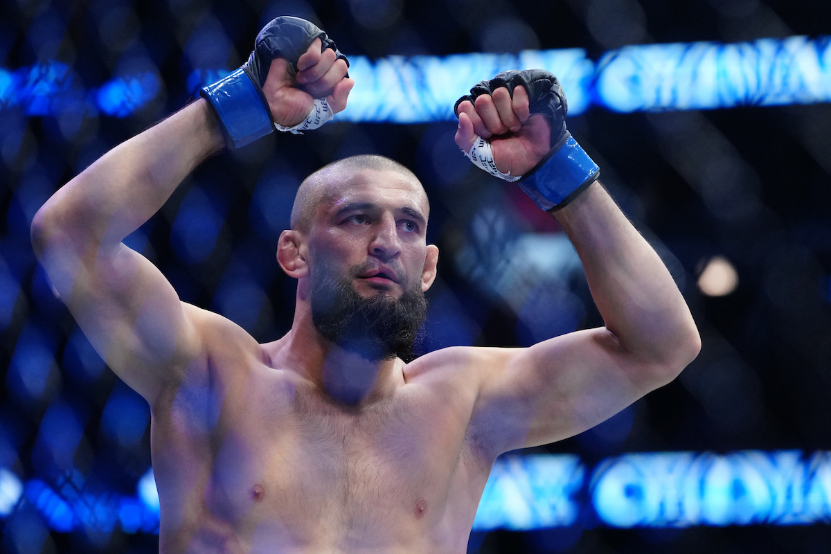 Khamzat Chimaev é o novo campeão peso-médio do UFC