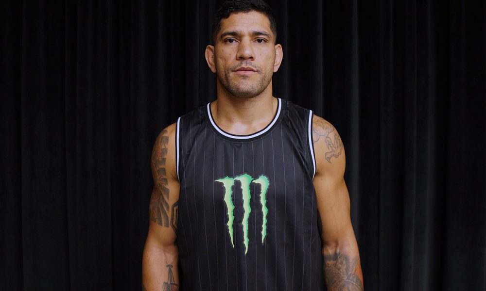 Alex Poatan Pereira em fundo preto