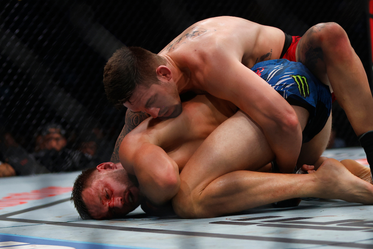 Reinier de Ridder (de short azul) foi derrotado por Brendan Allen no UFC Canadá