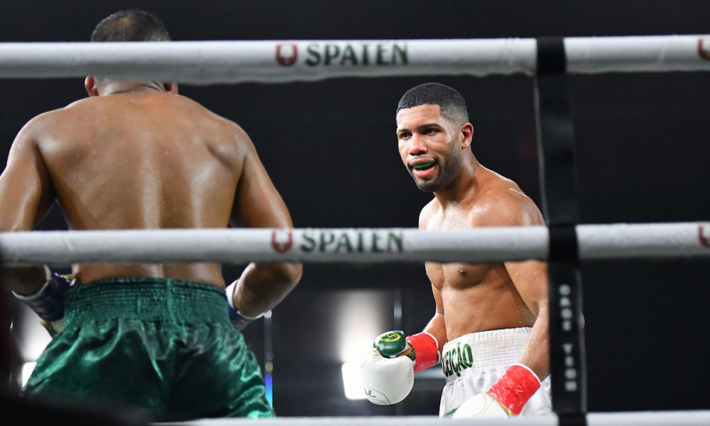 Campeão olímpico, Hebert Conceição vence rival mexicano e amplia invencibilidade no boxe