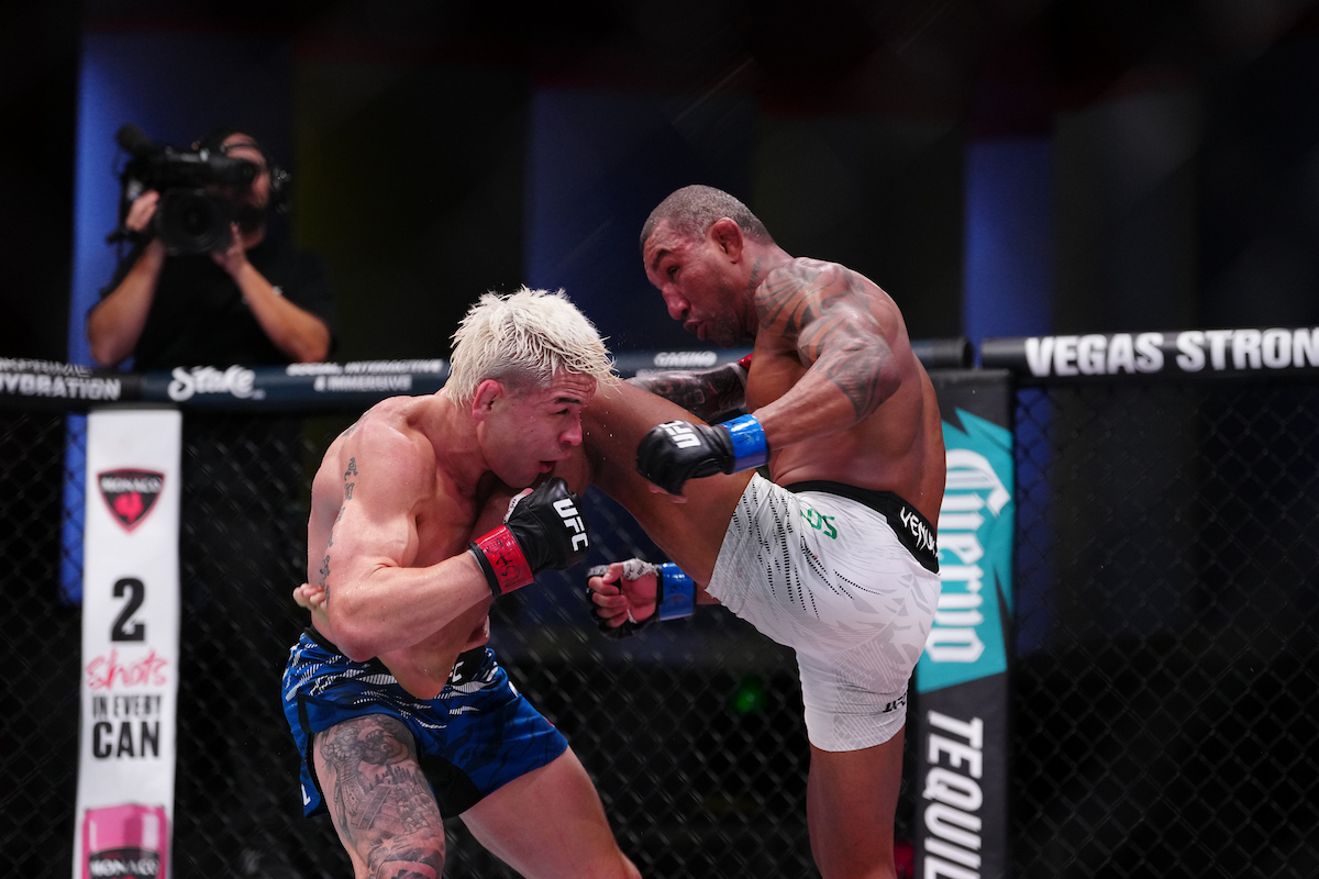 Raoni Barcelos venceu Ricky Simon no UFC Vegas 111