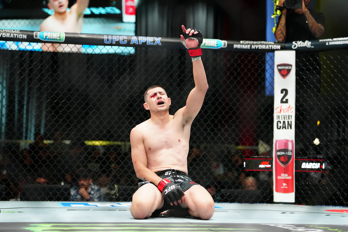 Steve Garcia comemorando a vitória no UFC Vegas 110