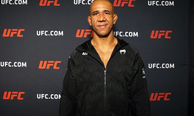 De casaco, Robocop sorri para foto após vencer no UFC 322