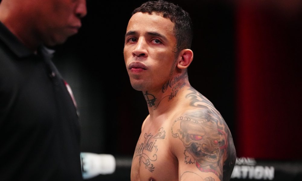 Carlos Prates recua e cogita mais uma luta antes de disputa de título no UFC