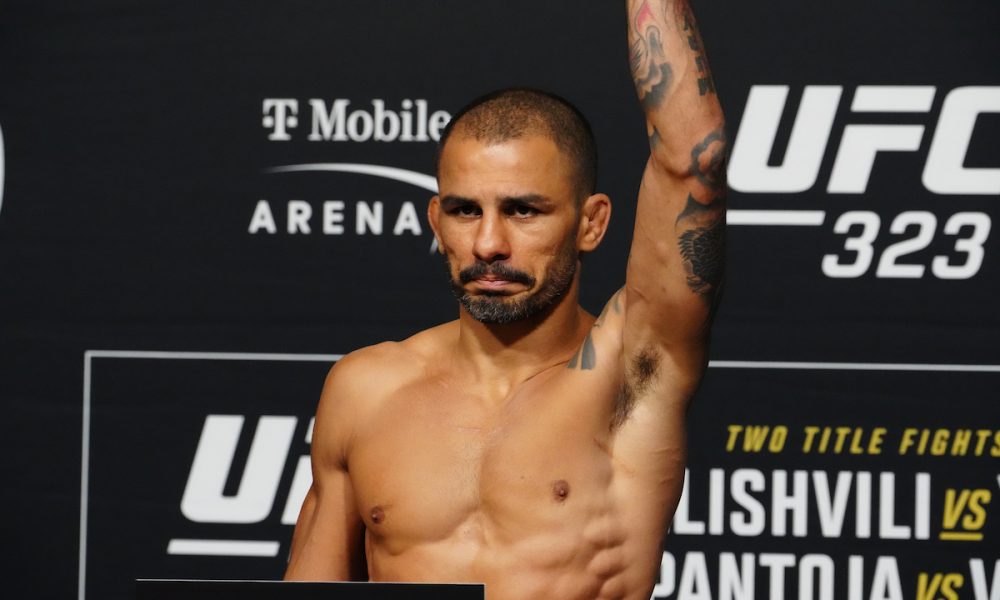 Pantoja bate peso e confirma luta pelo cinturão no UFC 323; dois brasileiros falham na balança