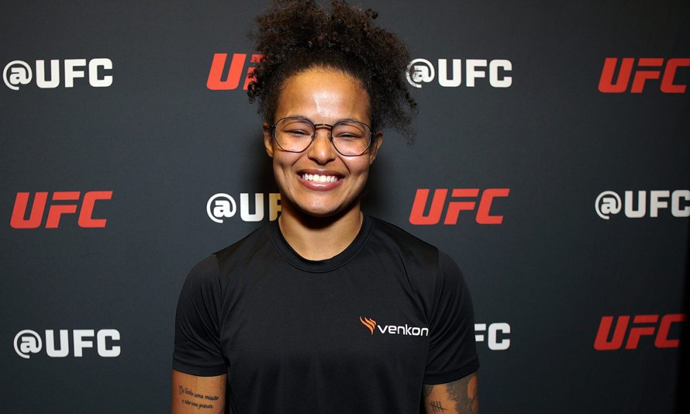 Focada! Karine Killer admite que esqueceu do próprio aniversário antes do UFC 323