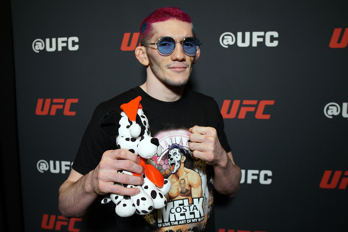 Melquizael Melk Costa posa para foto no Media Day do UFC Vegas 112