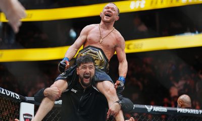 Petr Yan comemora vitória na luta principal do UFC 323