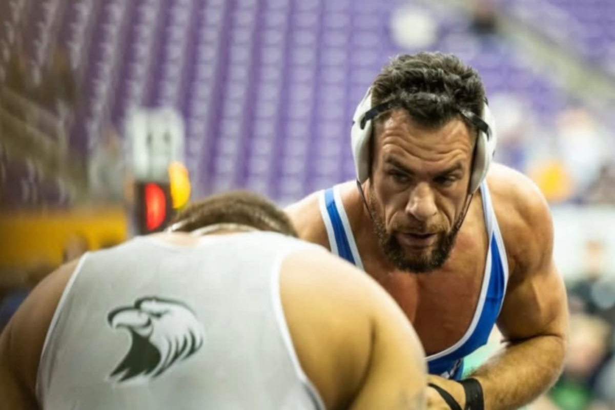 Rafael Lovato Jr estreou no wrestling universitário aos 42 anos de idade