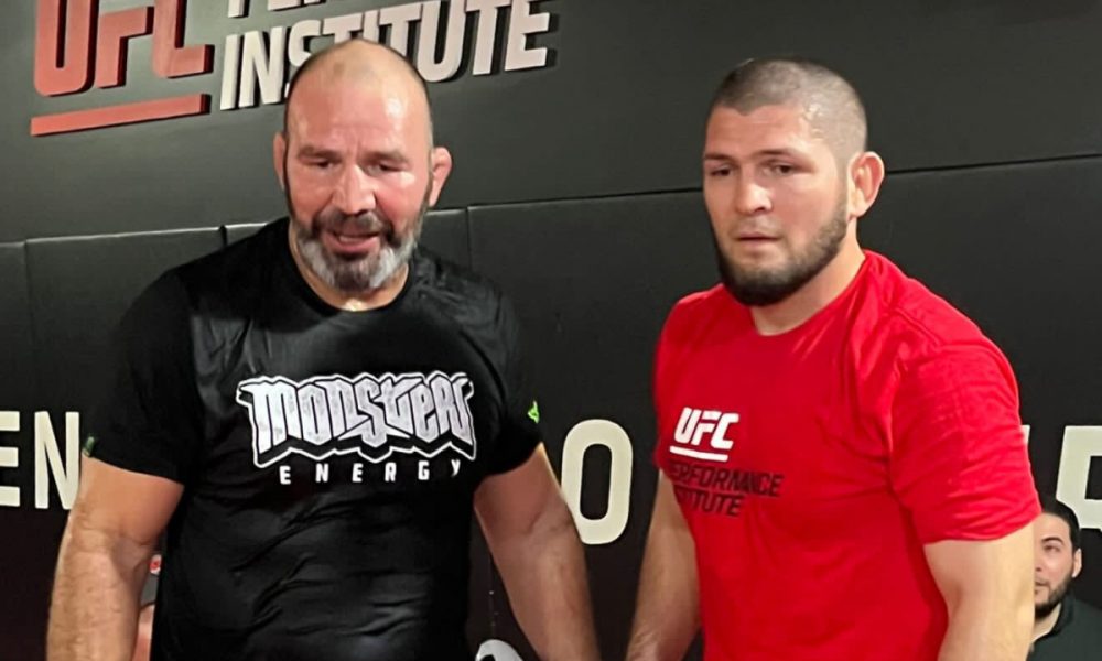 Ex-campeões do UFC, Glover Teixeira e Khabib aparecem juntos em treino