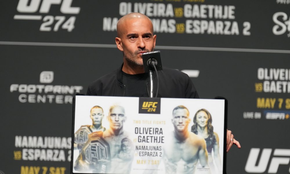 Jon Anik media a coletiva do UFC 274