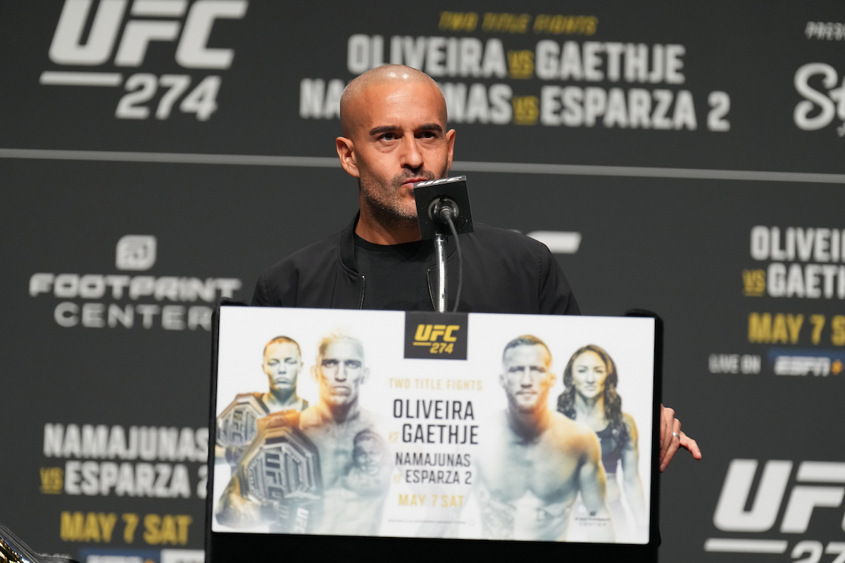 Jon Anik media a coletiva do UFC 274
