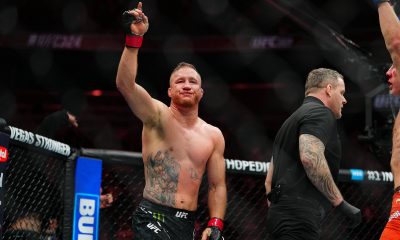 Justin Gaethje apontando o dedo para o alto