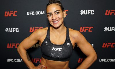 Bia Mesquita posando para foto após vitória no UFC Vegas 114