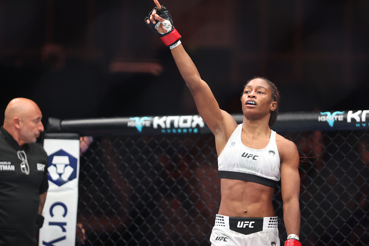 Shanelle Dyer venceu Ravena Oliveira no UFC Londres