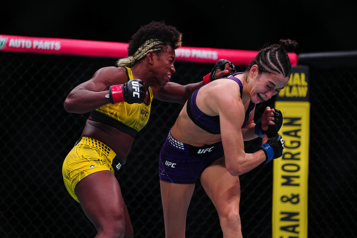 Alexia Burguesinha e Bruna Brasil trocam socos no UFC Seattle