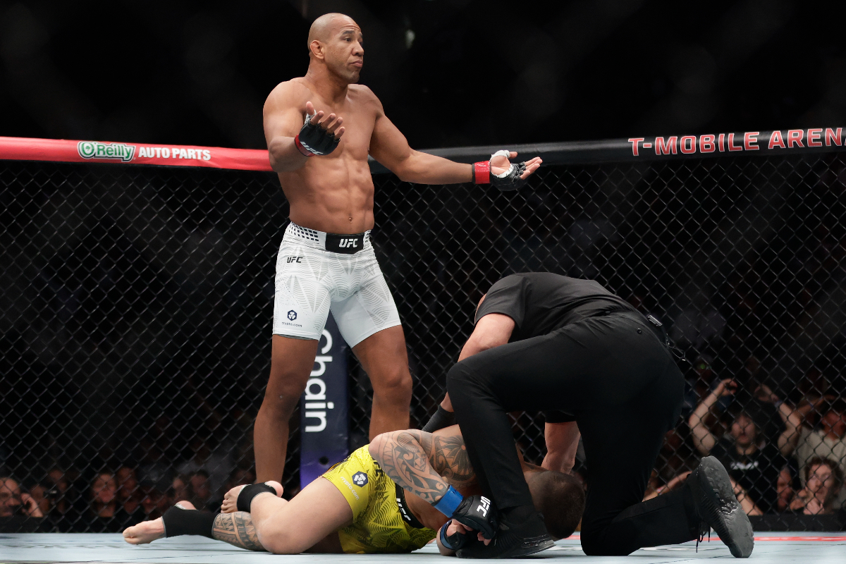 Gregory Robocop celebra nocaute em cima de Brunno Hulk no UFC 326