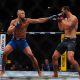 Dominick Reyes e Johnny Walker durante luta no UFC 327