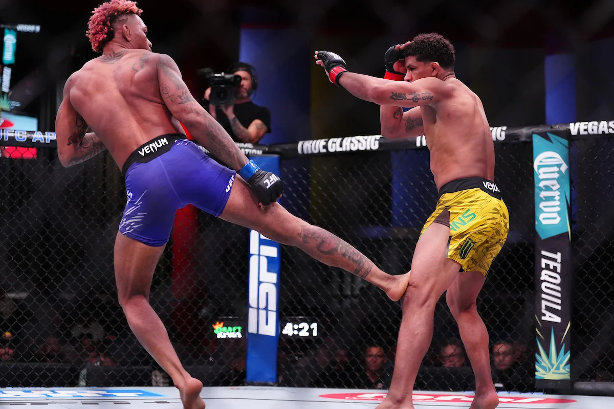 gilbert-burns-durante-derrota-para-michael-morales-UFC-Vegas-106