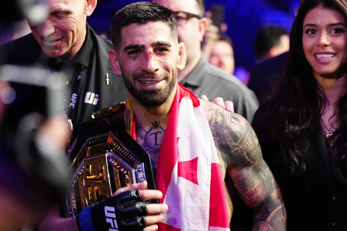 Ilia-Topuria-Charles-Oliveira