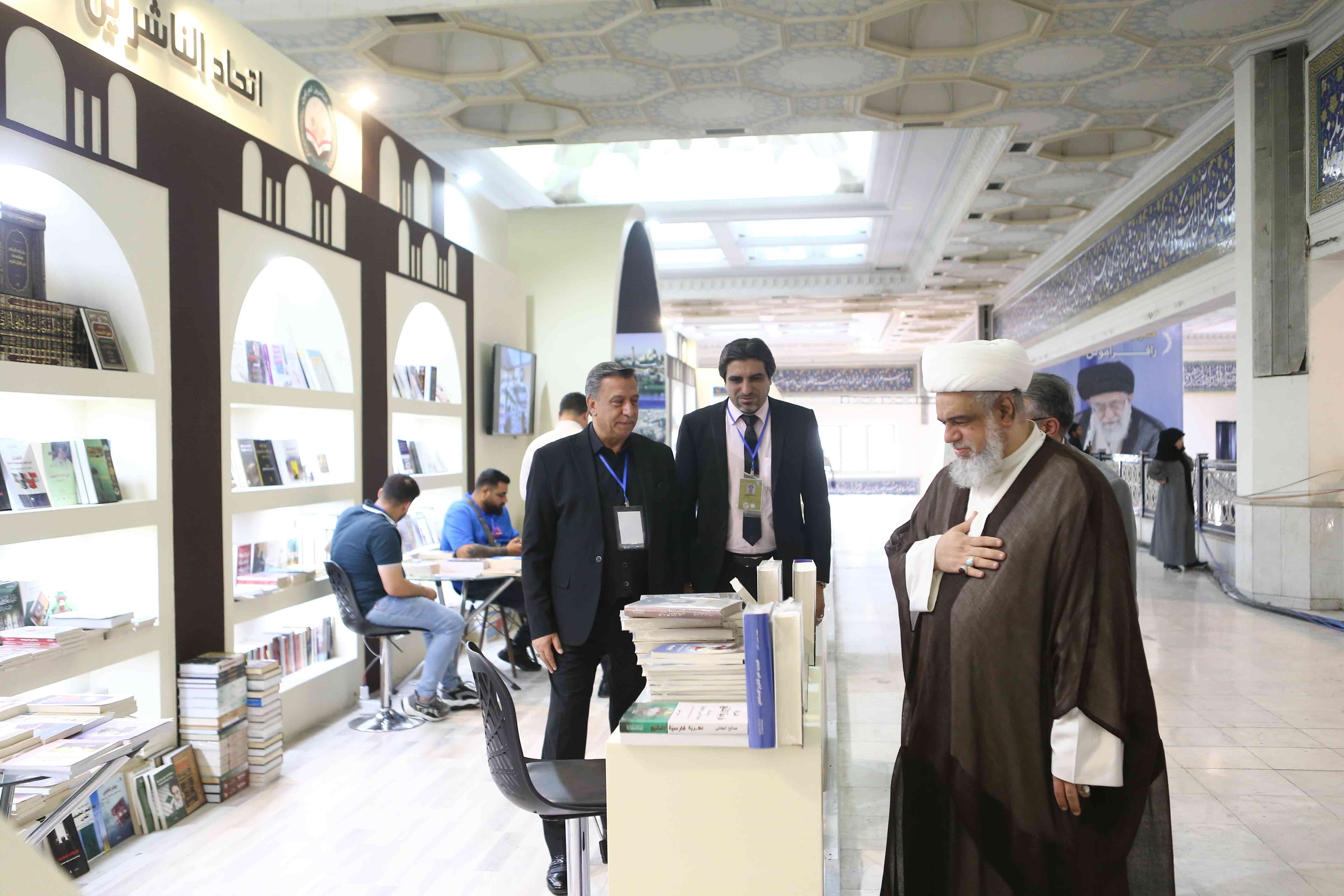 الشيخ عبدالله الدقاق يزور معرض طهران الدولي للكتاب ويشيد بدور النشر العربية ومكانة الكتاب في الفكر الإسلامي