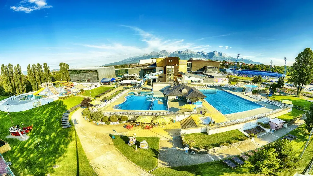 15% off entry to AquaCity