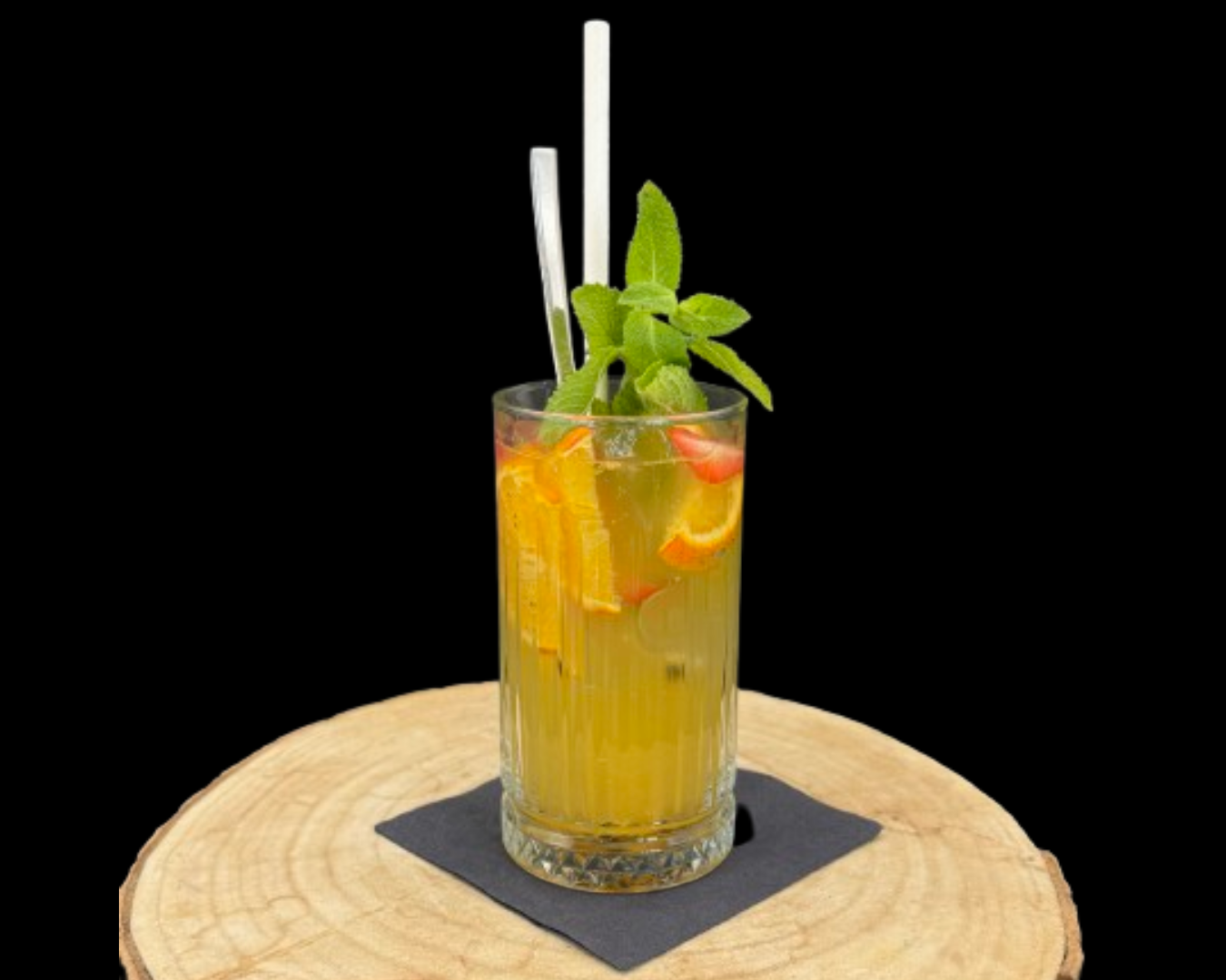 Maracuja lemonade, orange, strawberries, mint