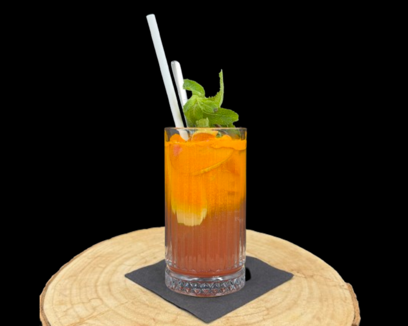 Yelow strawberry lemonade, apple, basil, turmeric