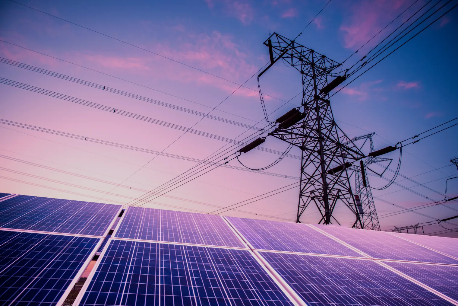 Photovoltaik Bild von Photovoltaik Anlage: Über Solarmodule wird Sonnenlicht in Energie umgewandelt und in das Stromnetz eingespeist.