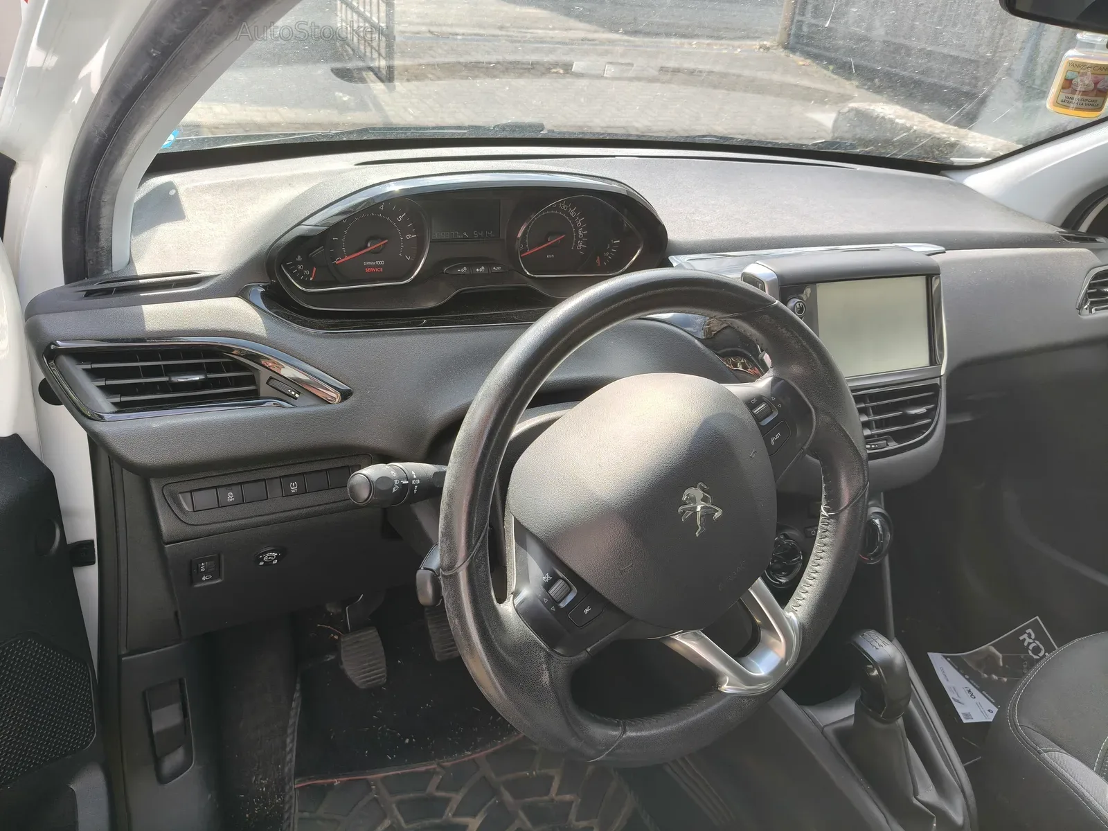 Peugeot 208 GPL (2015) 12