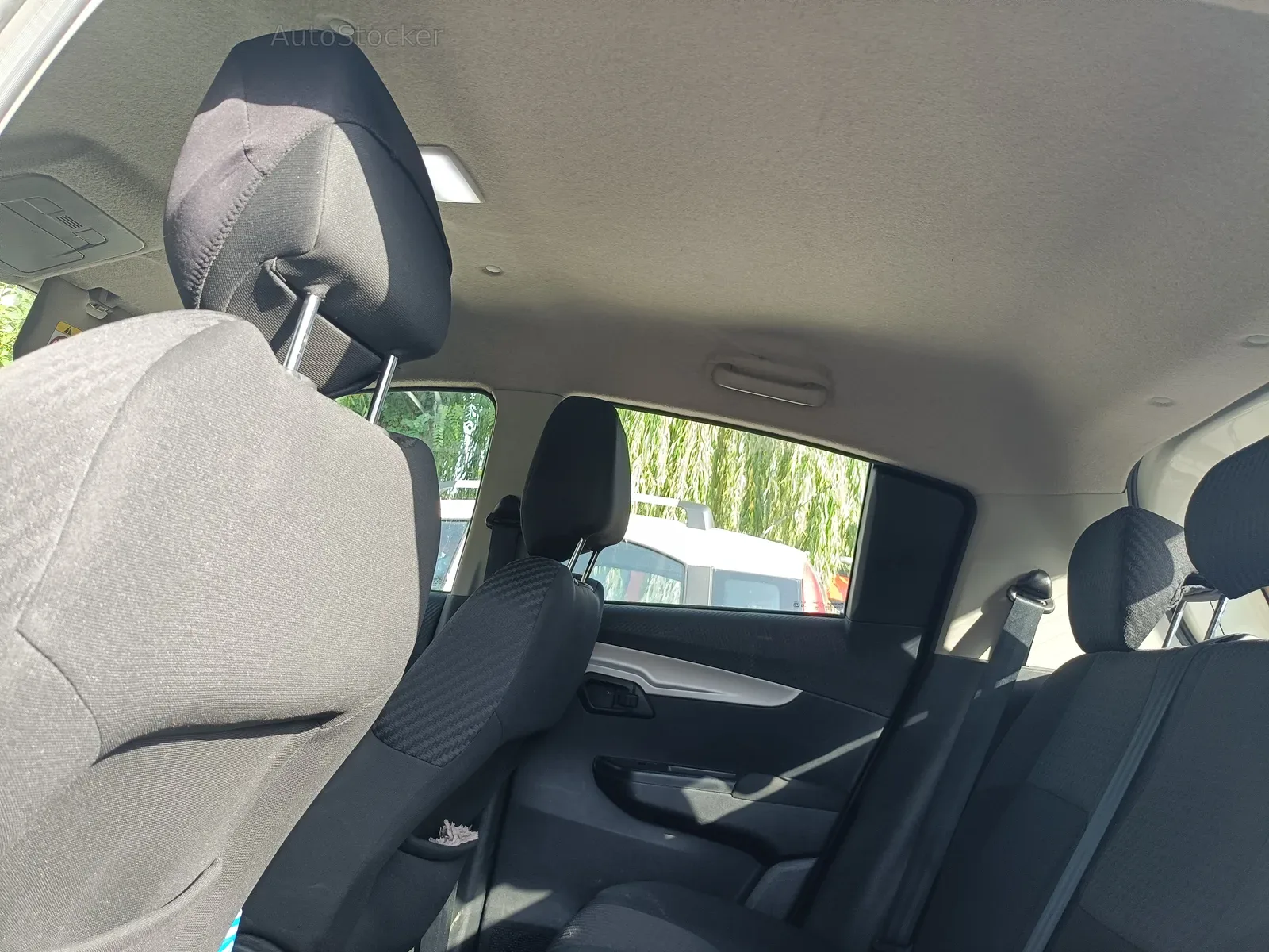 Mahindra KUV100 bifuel (2019) 6