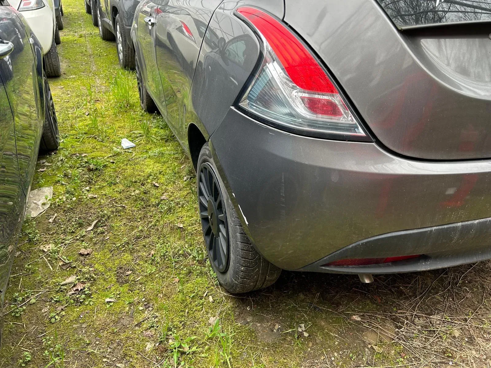 Lancia Y 1.0 Hybrid silver s&s (2022) 5