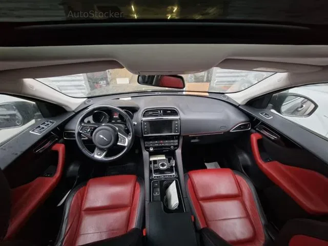 Jaguar F PACE (2016) 8