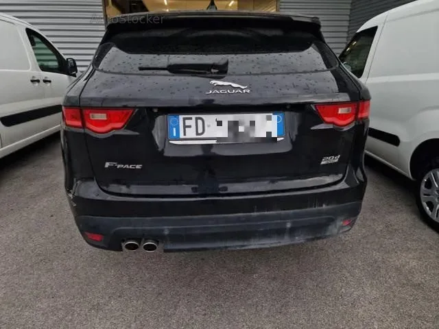 Jaguar F PACE (2016) 3