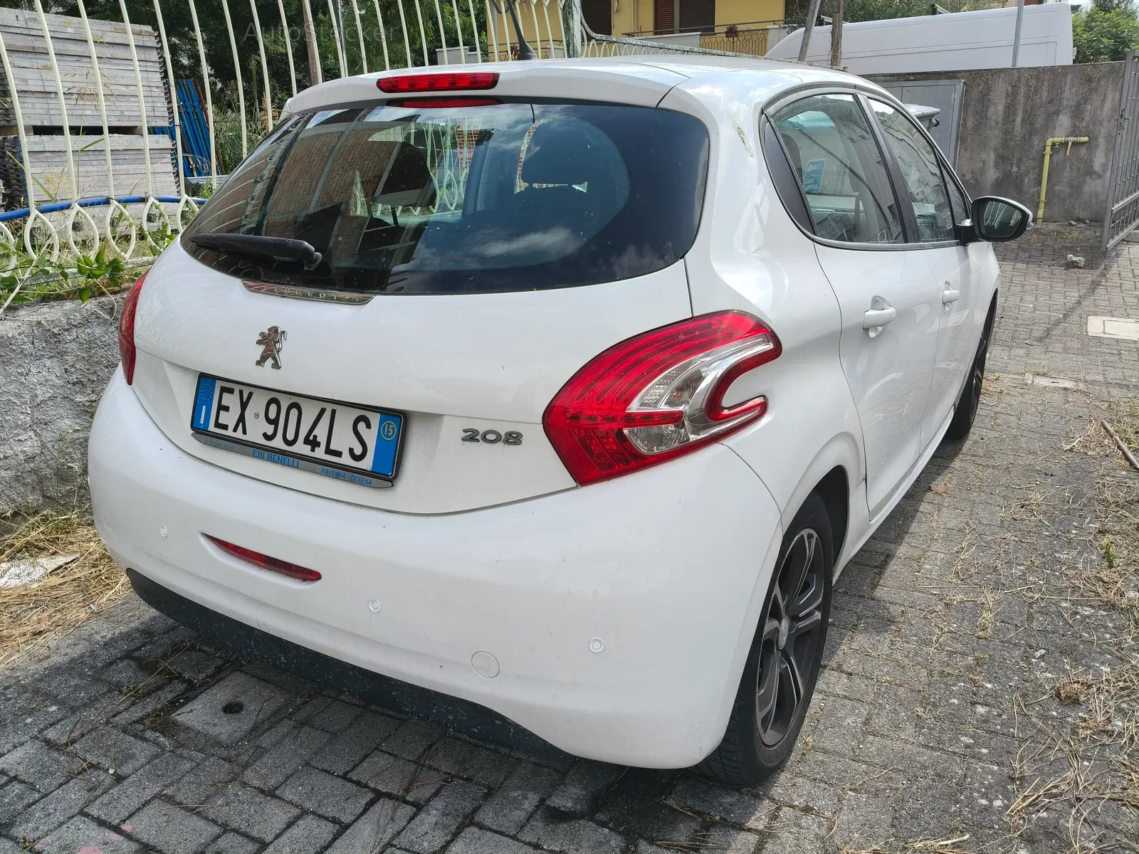 Peugeot 208 GPL (2015) 5