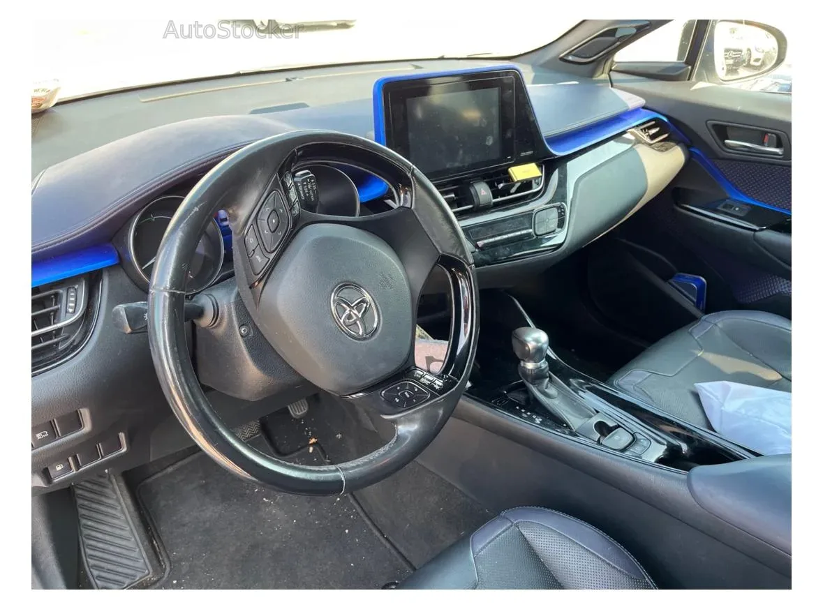 Toyota C-HR Hybrid (2017) 6