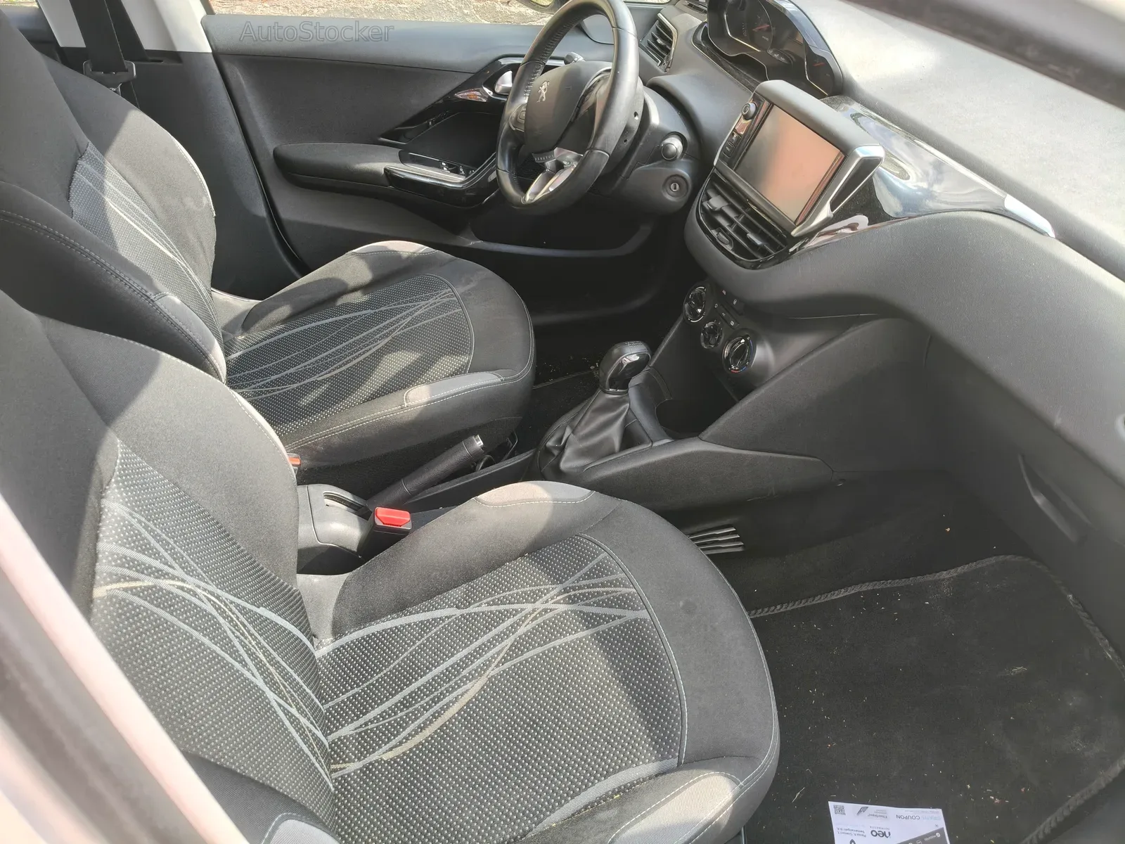 Peugeot 208 GPL (2015) 7
