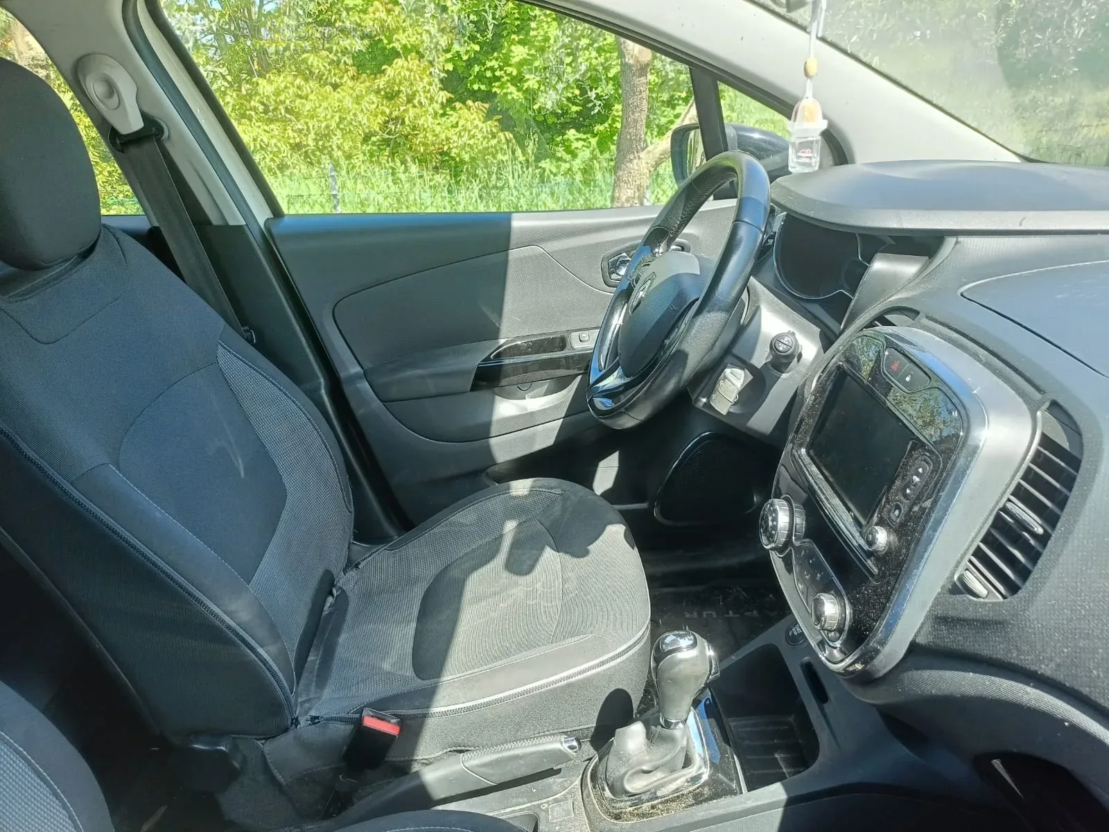Renault Captur (2016) 14