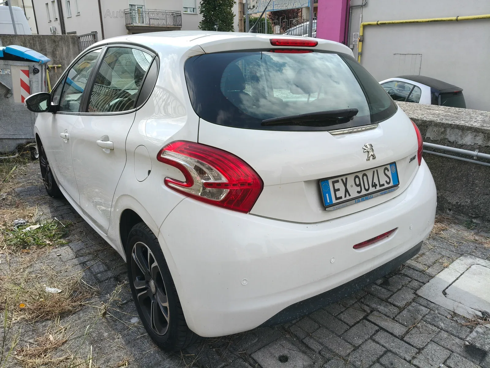 Peugeot 208 GPL (2015) 4