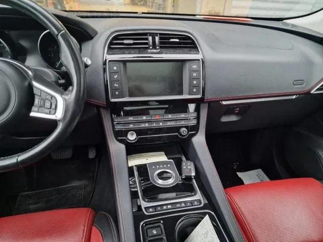 Jaguar F PACE (2016) 4
