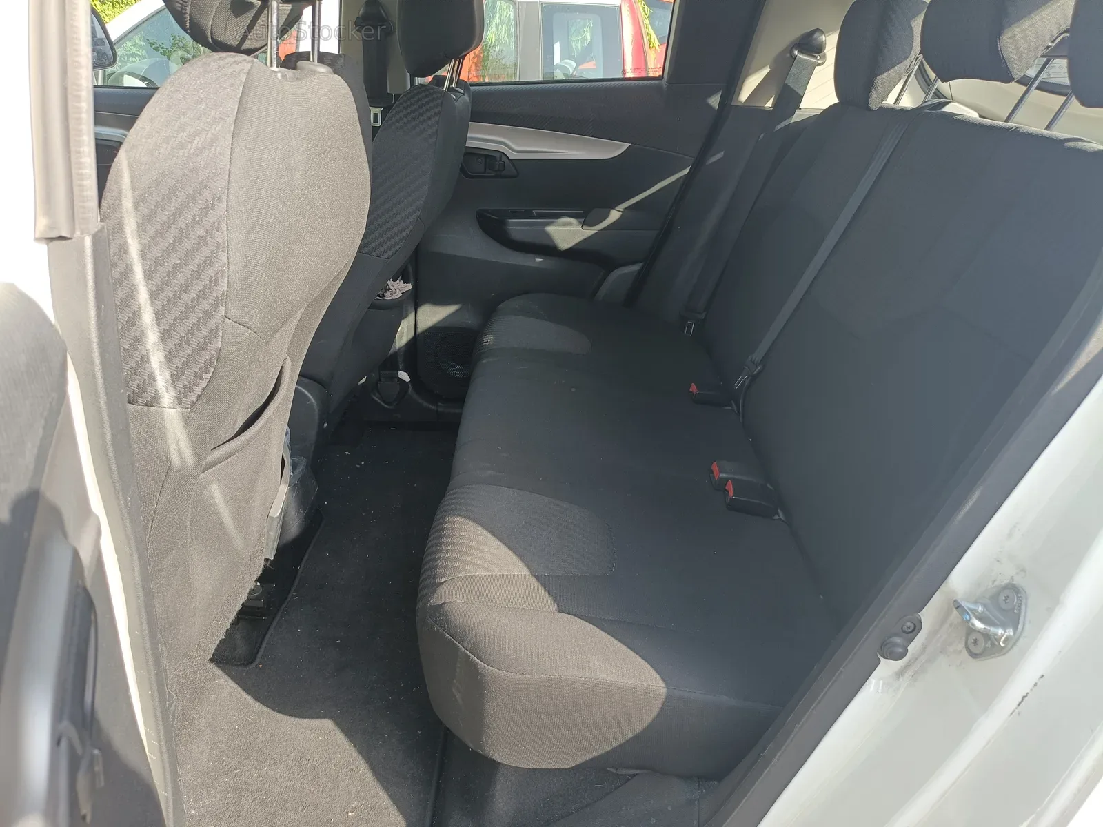 Mahindra KUV100 bifuel (2019) 5