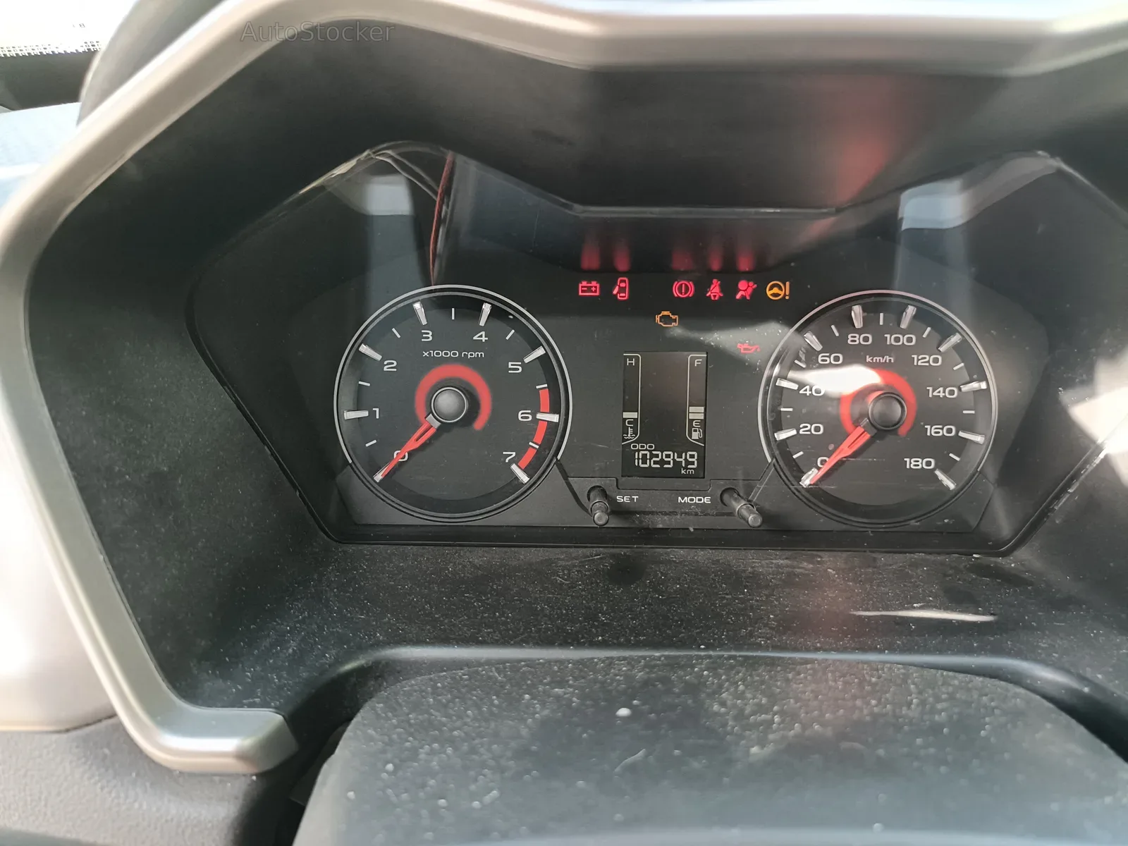 Mahindra KUV100 bifuel (2019) 8