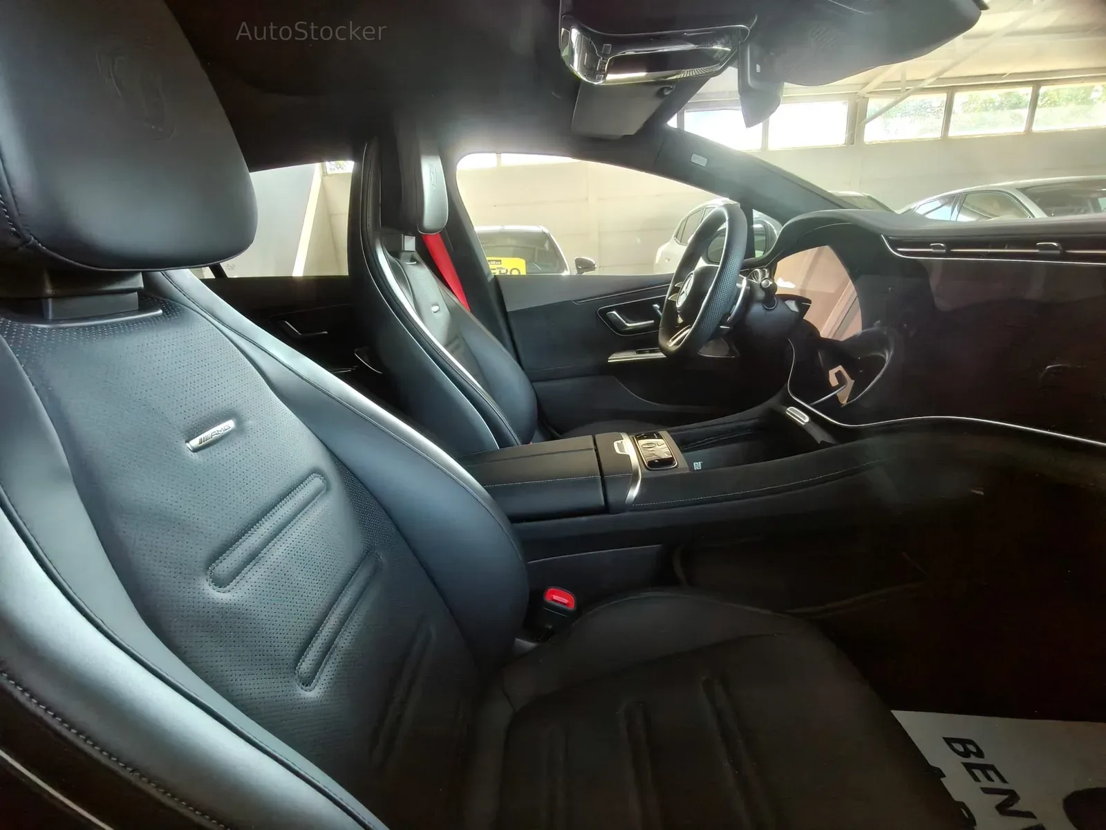 Mercedes-Benz EQE 43amg (2024) 12