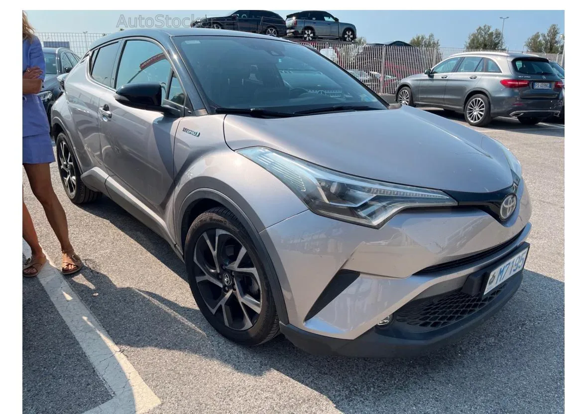 Toyota C-HR Hybrid (2017) 3