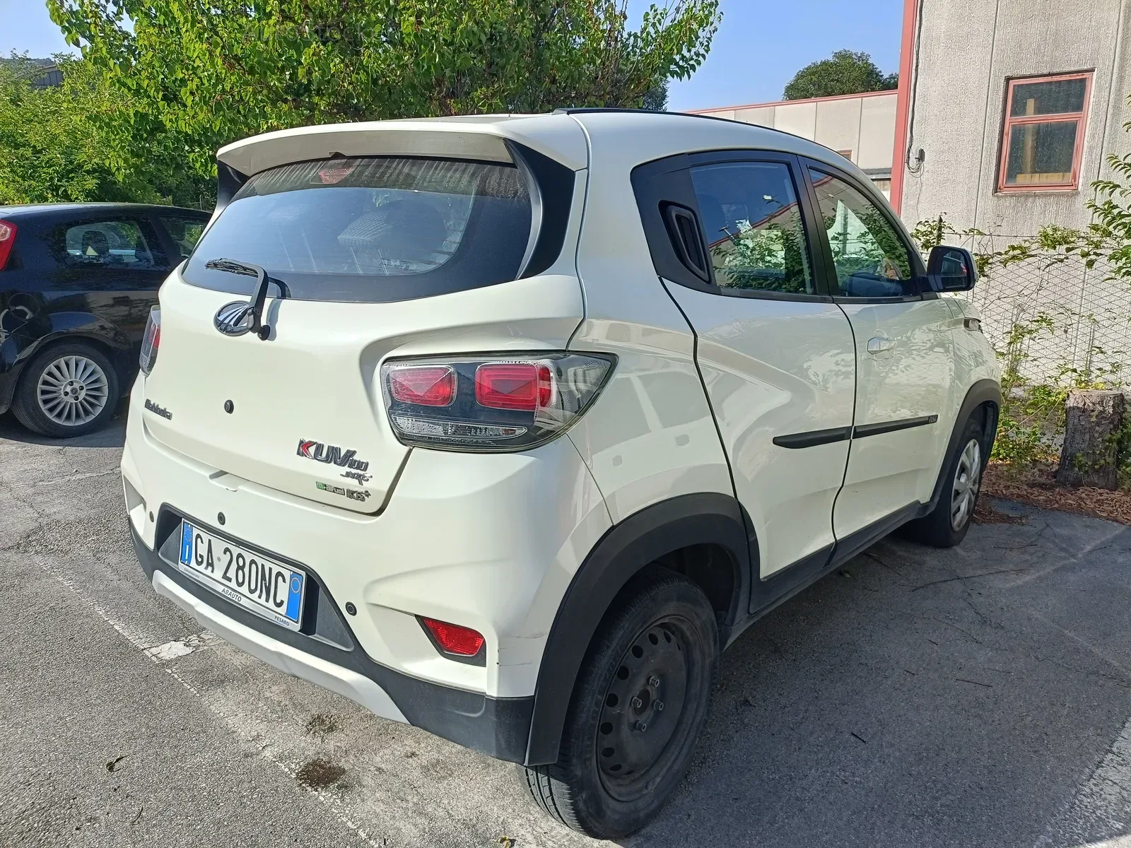 Mahindra KUV100 bifuel (2019) 3